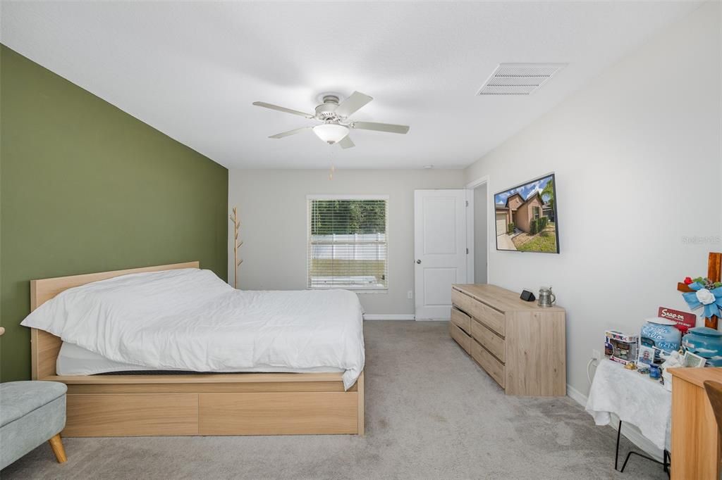For Sale: $324,900 (3 beds, 2 baths, 1939 Square Feet)