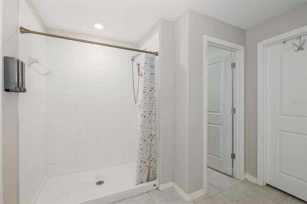For Sale: $324,900 (3 beds, 2 baths, 1939 Square Feet)