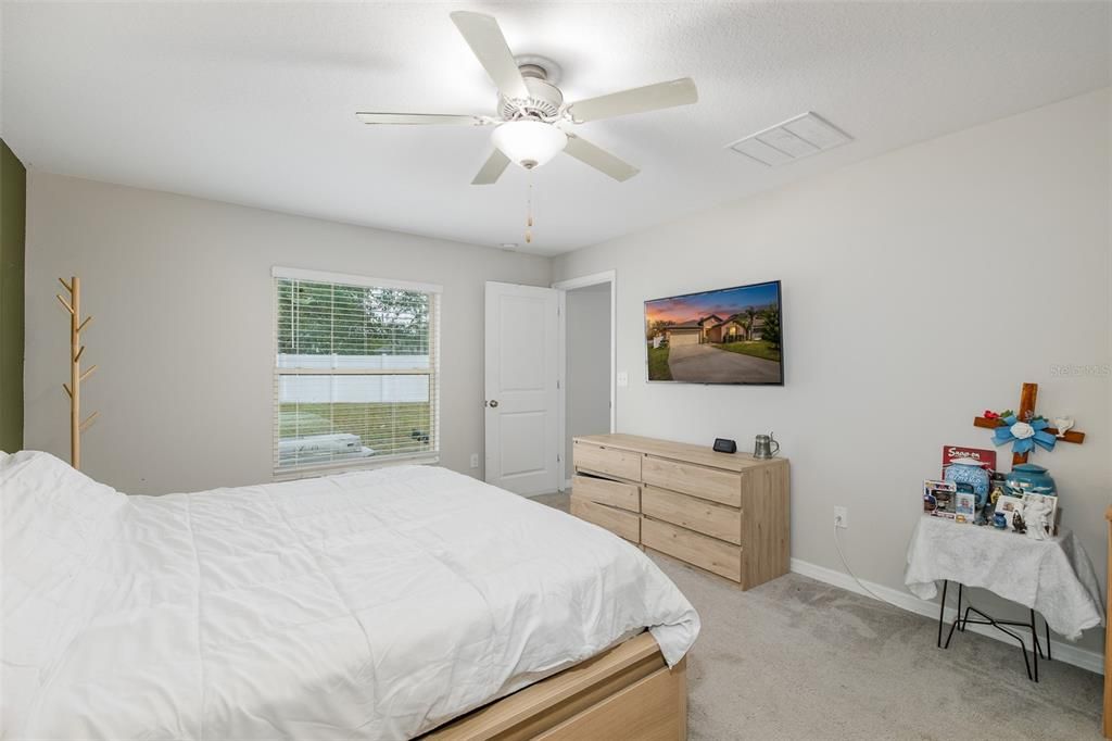 For Sale: $324,900 (3 beds, 2 baths, 1939 Square Feet)