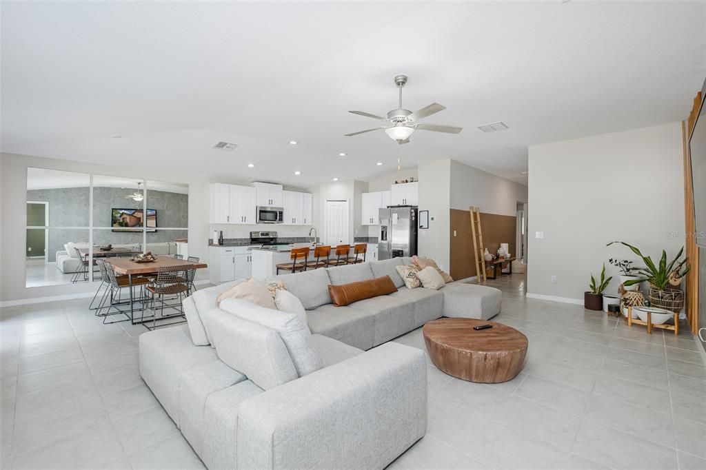 For Sale: $324,900 (3 beds, 2 baths, 1939 Square Feet)