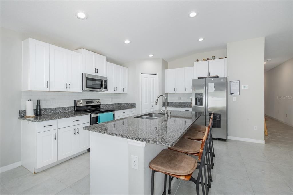 For Sale: $324,900 (3 beds, 2 baths, 1939 Square Feet)