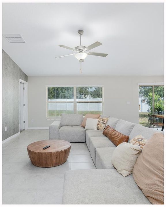 For Sale: $324,900 (3 beds, 2 baths, 1939 Square Feet)