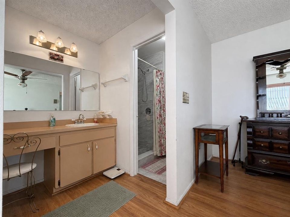 En Venta: $350,000 (3 camas, 2 baños, 1738 Pies cuadrados)