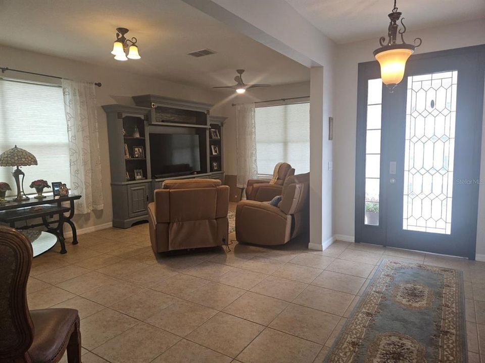En Venta: $910,000 (5 camas, 4 baños, 3619 Pies cuadrados)