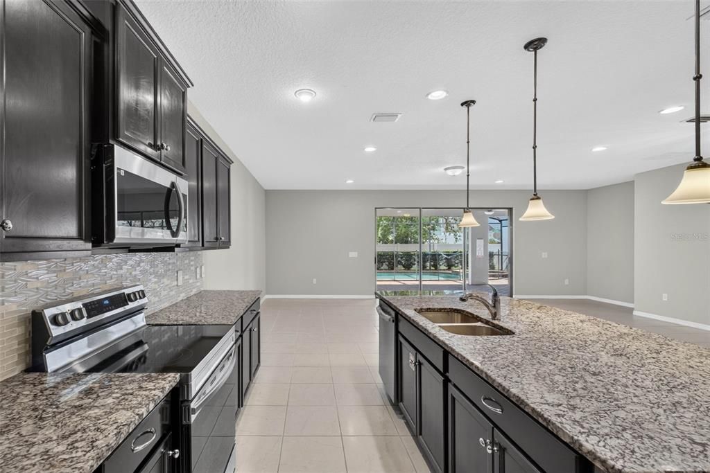 En Venta: $649,900 (9 camas, 6 baños, 4391 Pies cuadrados)