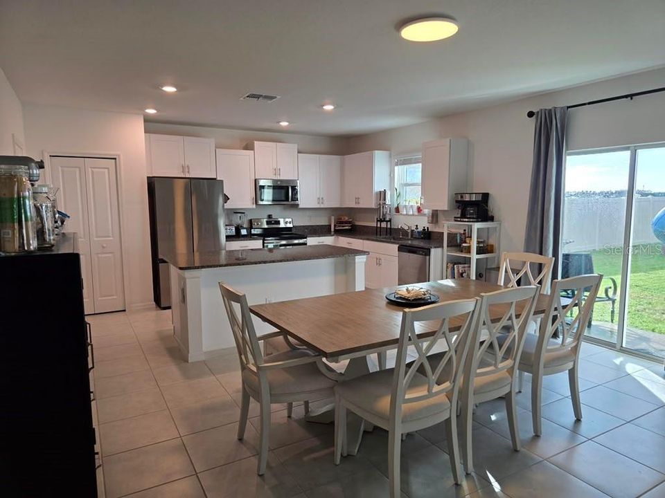 For Rent: $2,900 (4 beds, 2 baths, 2582 Square Feet)