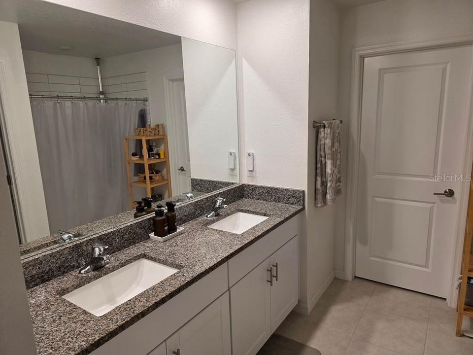 For Rent: $2,900 (4 beds, 2 baths, 2582 Square Feet)