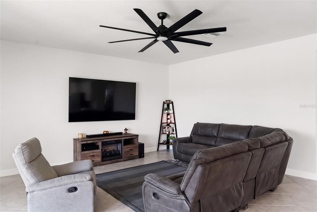 For Sale: $510,000 (4 beds, 3 baths, 2550 Square Feet)