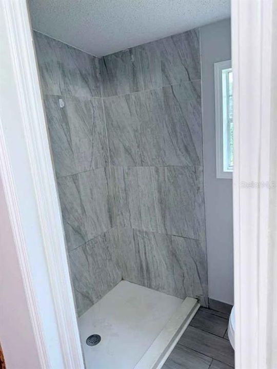 En Venta: $229,000 (3 camas, 2 baños, 1800 Pies cuadrados)