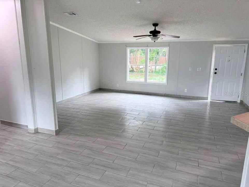 En Venta: $229,000 (3 camas, 2 baños, 1800 Pies cuadrados)