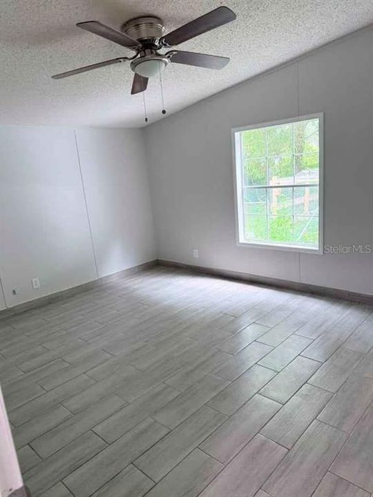 En Venta: $229,000 (3 camas, 2 baños, 1800 Pies cuadrados)