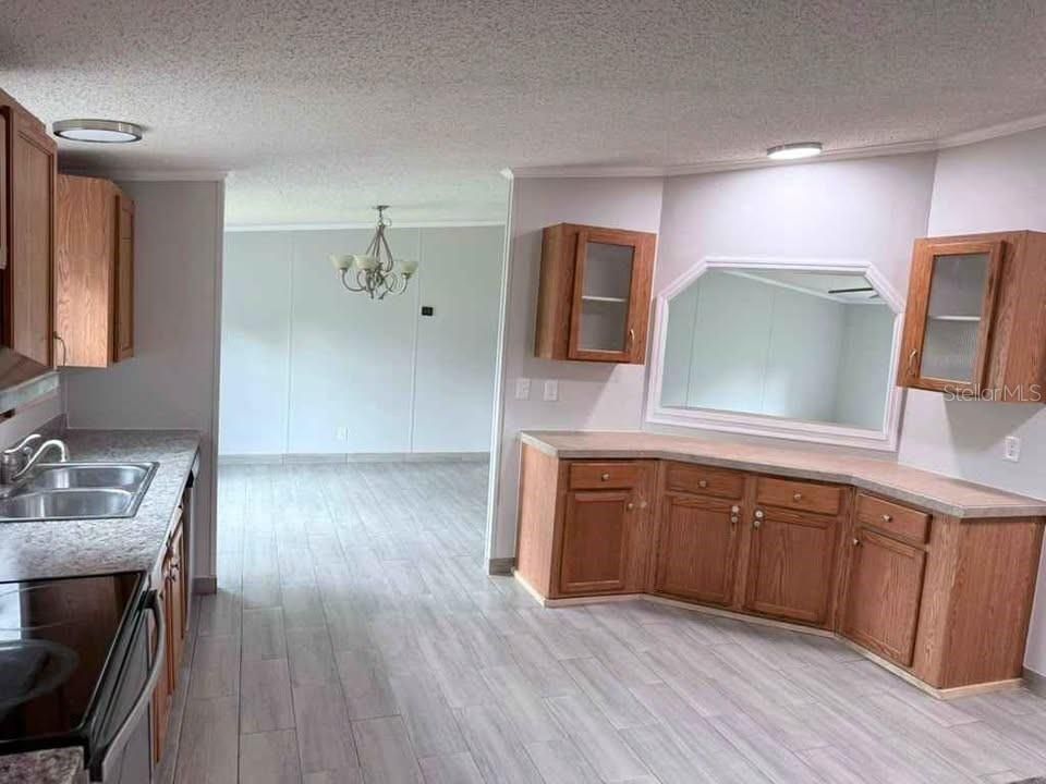 En Venta: $229,000 (3 camas, 2 baños, 1800 Pies cuadrados)