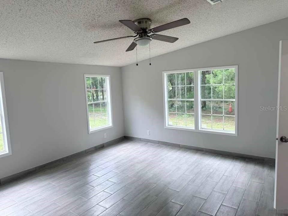 En Venta: $229,000 (3 camas, 2 baños, 1800 Pies cuadrados)