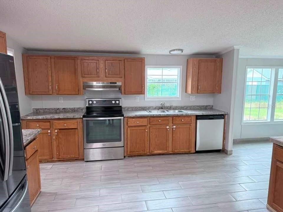 En Venta: $229,000 (3 camas, 2 baños, 1800 Pies cuadrados)