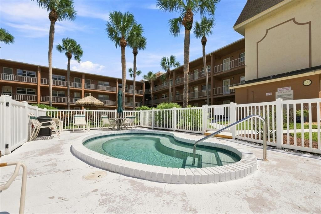 For Rent: $1,800 (1 beds, 1 baths, 747 Square Feet)