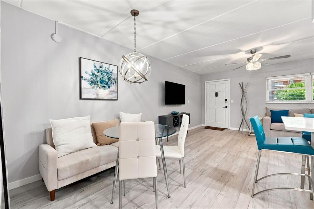 For Rent: $1,800 (1 beds, 1 baths, 747 Square Feet)
