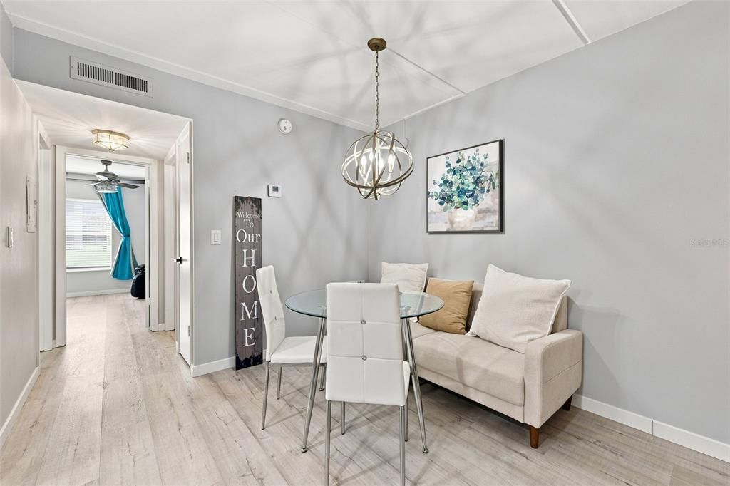 For Rent: $1,800 (1 beds, 1 baths, 747 Square Feet)