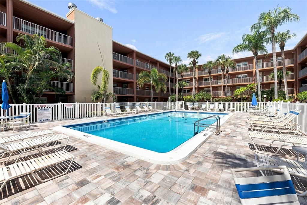 For Rent: $1,800 (1 beds, 1 baths, 747 Square Feet)