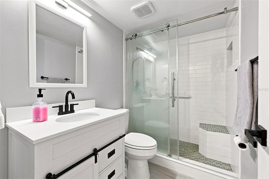 For Rent: $1,800 (1 beds, 1 baths, 747 Square Feet)