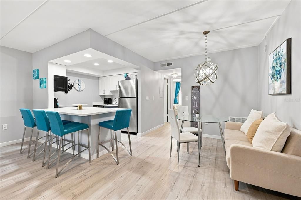 For Rent: $1,800 (1 beds, 1 baths, 747 Square Feet)