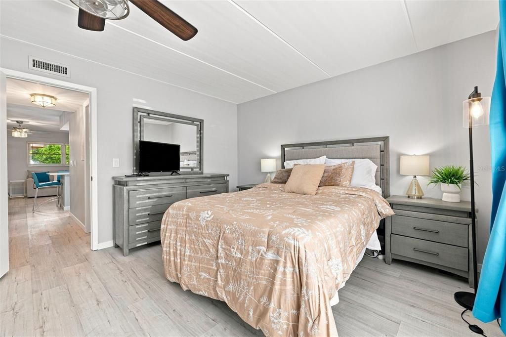 For Rent: $1,800 (1 beds, 1 baths, 747 Square Feet)