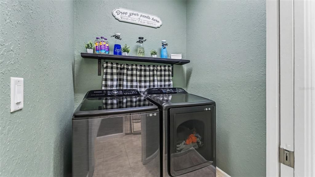 For Sale: $329,900 (3 beds, 2 baths, 1498 Square Feet)