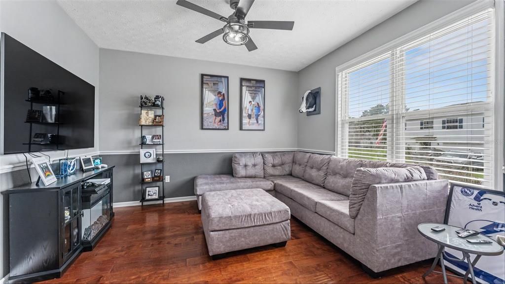 For Sale: $329,900 (3 beds, 2 baths, 1498 Square Feet)