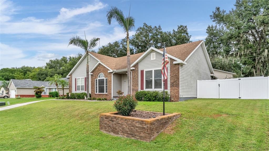 For Sale: $329,900 (3 beds, 2 baths, 1498 Square Feet)