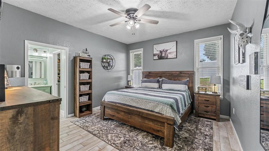 For Sale: $329,900 (3 beds, 2 baths, 1498 Square Feet)