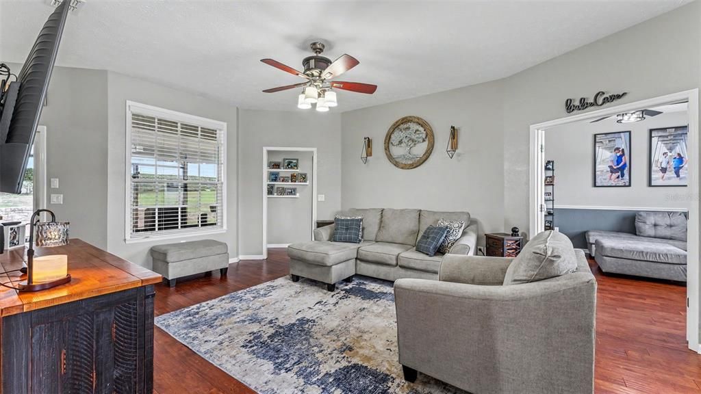 For Sale: $329,900 (3 beds, 2 baths, 1498 Square Feet)