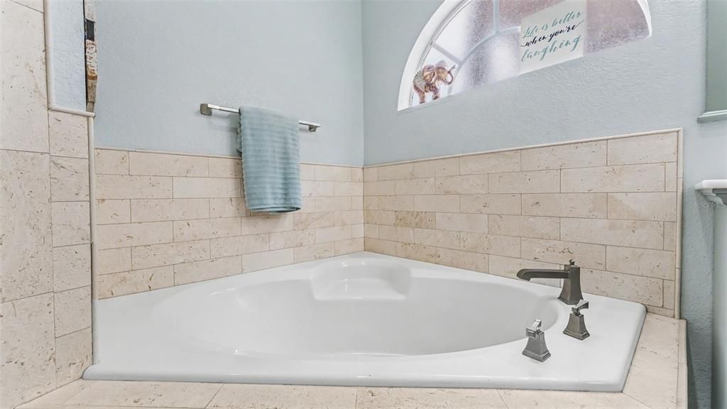 For Sale: $329,900 (3 beds, 2 baths, 1498 Square Feet)