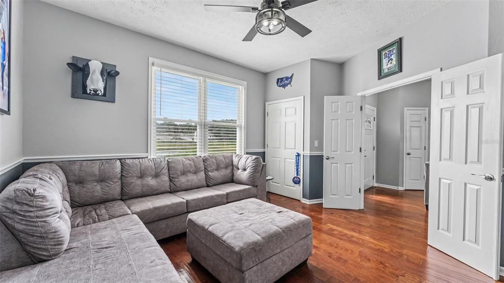 For Sale: $329,900 (3 beds, 2 baths, 1498 Square Feet)