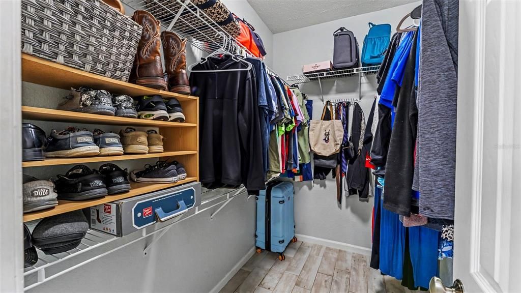 For Sale: $329,900 (3 beds, 2 baths, 1498 Square Feet)