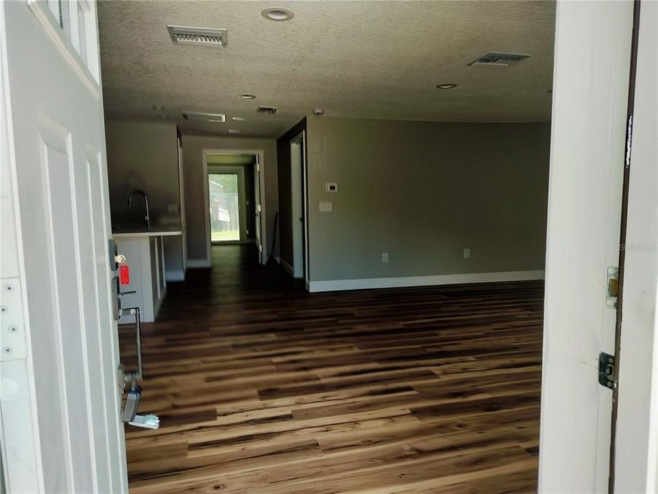 For Rent: $1,800 (2 beds, 2 baths, 1100 Square Feet)