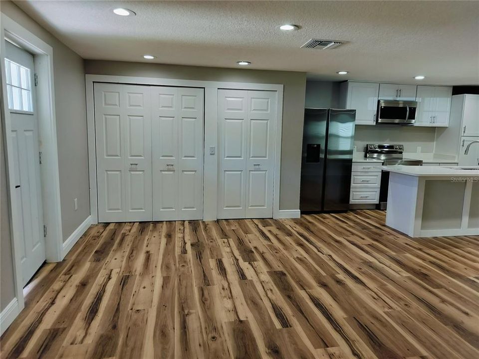 For Rent: $1,800 (2 beds, 2 baths, 1100 Square Feet)
