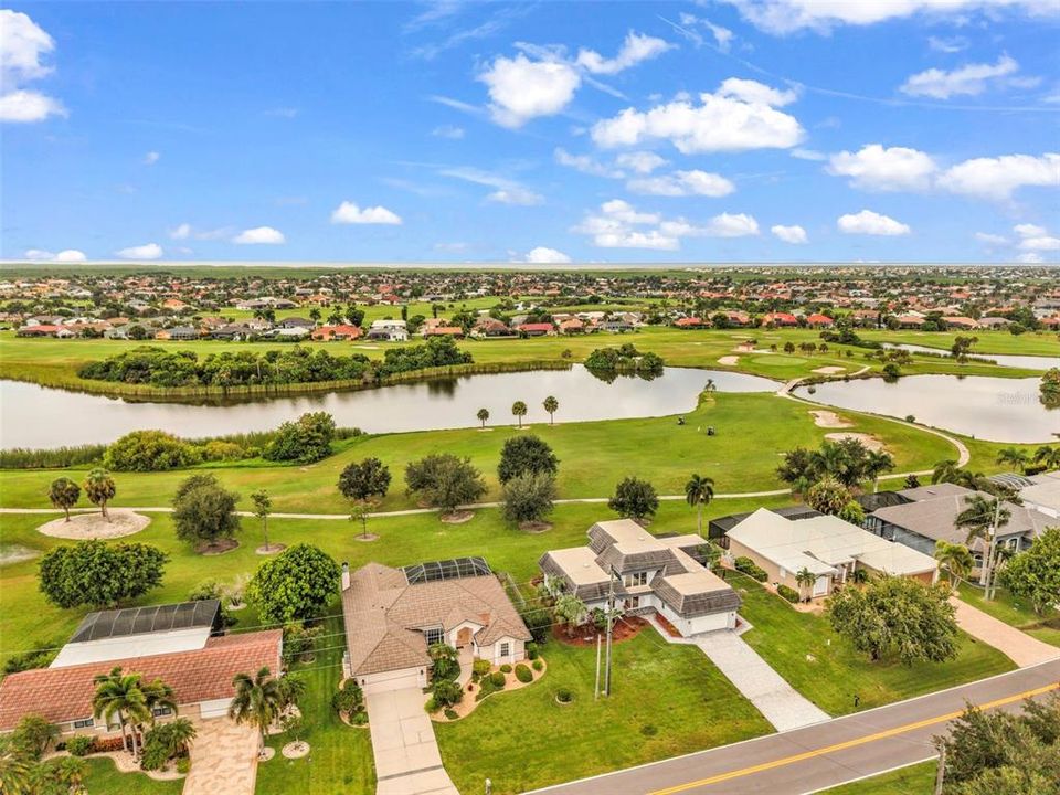 En Venta: $499,400 (3 camas, 3 baños, 2267 Pies cuadrados)