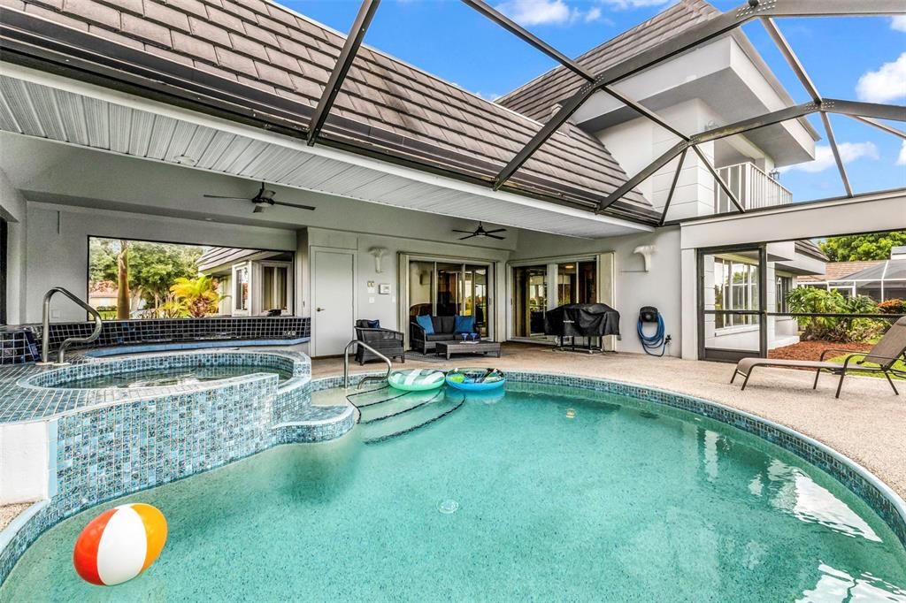 En Venta: $499,400 (3 camas, 3 baños, 2267 Pies cuadrados)