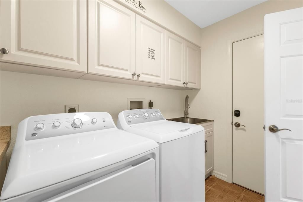 En Venta: $499,400 (3 camas, 3 baños, 2267 Pies cuadrados)