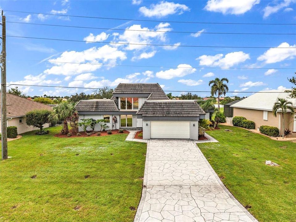 En Venta: $499,400 (3 camas, 3 baños, 2267 Pies cuadrados)