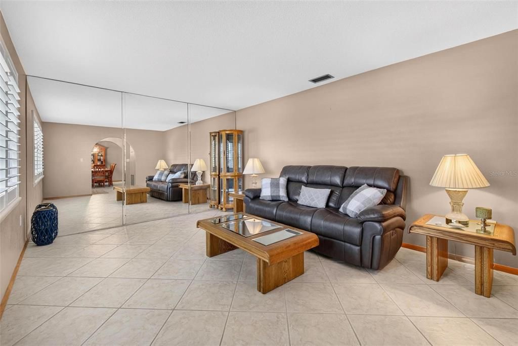 En Venta: $649,900 (3 camas, 2 baños, 1924 Pies cuadrados)
