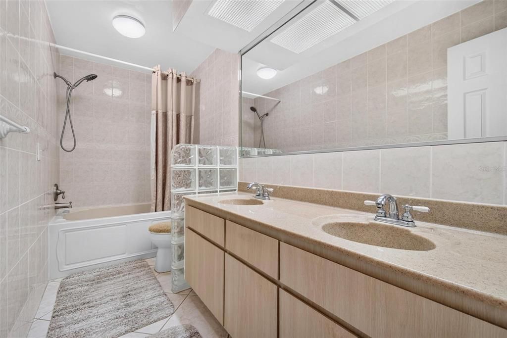 En Venta: $649,900 (3 camas, 2 baños, 1924 Pies cuadrados)