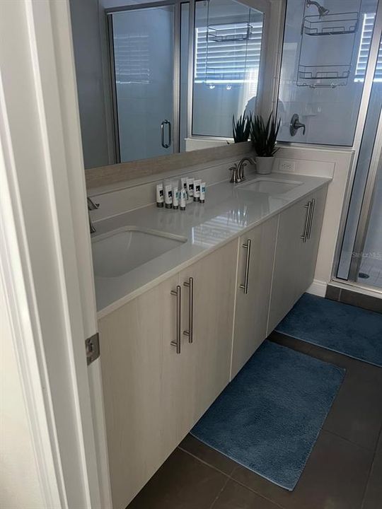 En Venta: $390,000 (4 camas, 4 baños, 2404 Pies cuadrados)