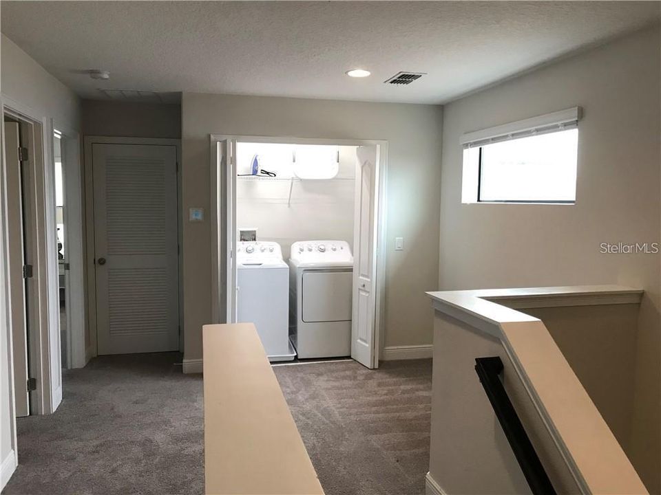 En Venta: $390,000 (4 camas, 4 baños, 2404 Pies cuadrados)