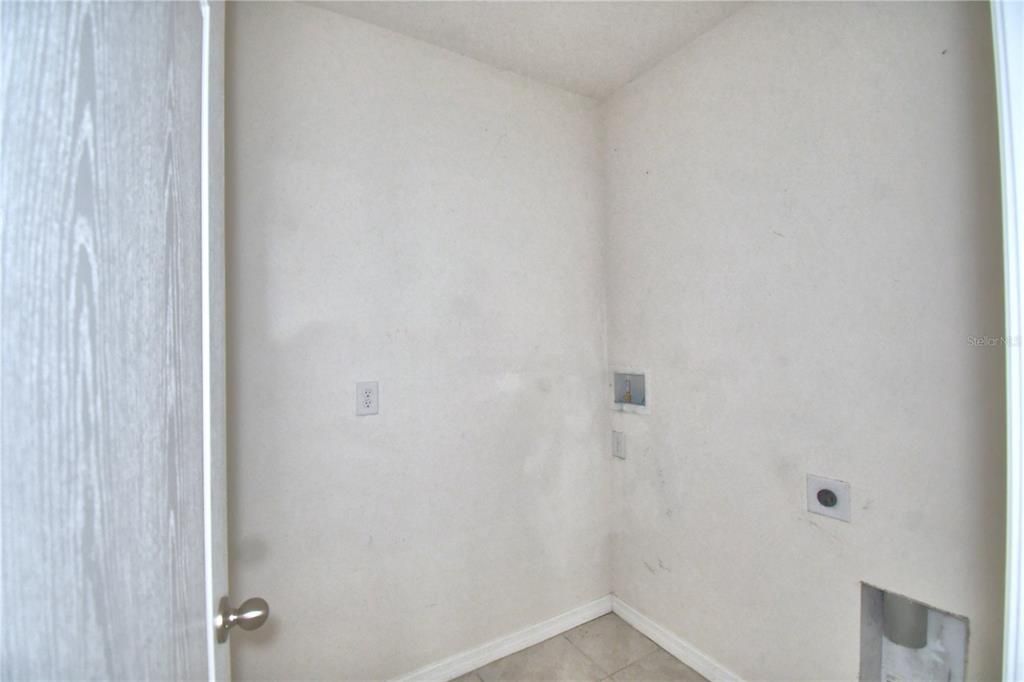 For Sale: $390,000 (4 beds, 2 baths, 1828 Square Feet)