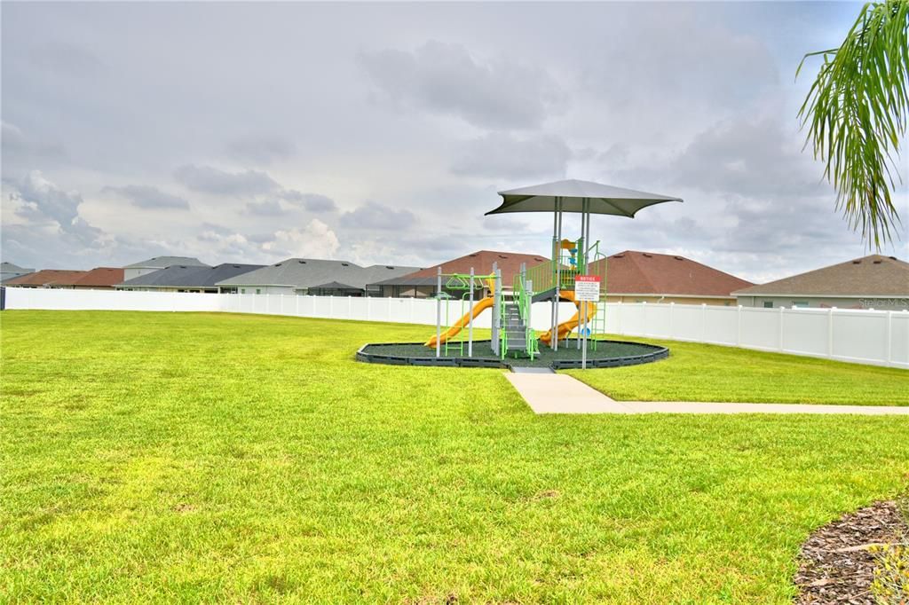 For Sale: $390,000 (4 beds, 2 baths, 1828 Square Feet)