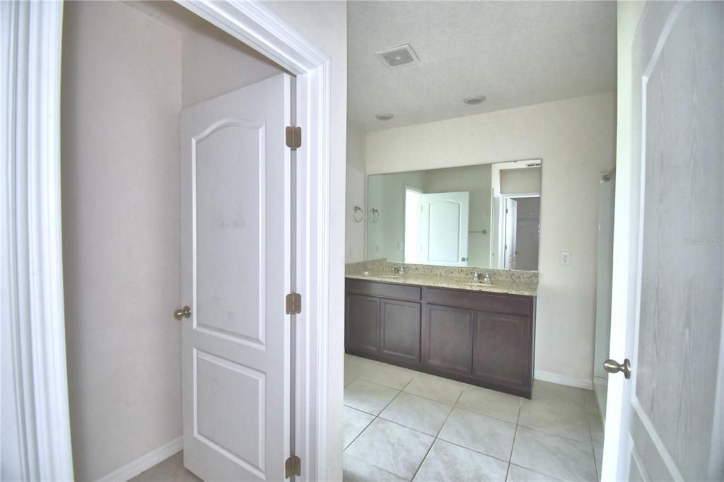 For Sale: $390,000 (4 beds, 2 baths, 1828 Square Feet)