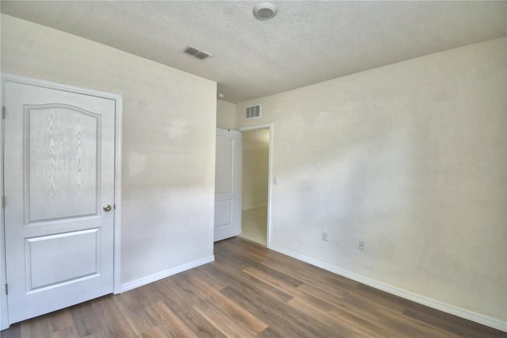 For Sale: $390,000 (4 beds, 2 baths, 1828 Square Feet)