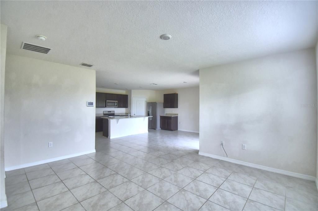 For Sale: $390,000 (4 beds, 2 baths, 1828 Square Feet)