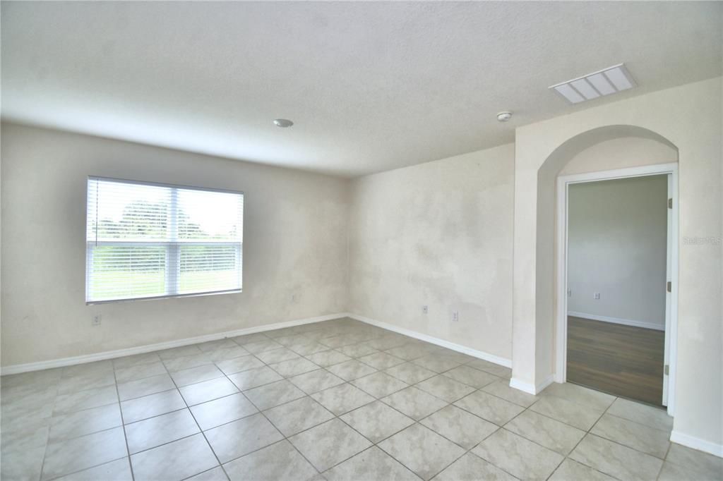 For Sale: $390,000 (4 beds, 2 baths, 1828 Square Feet)