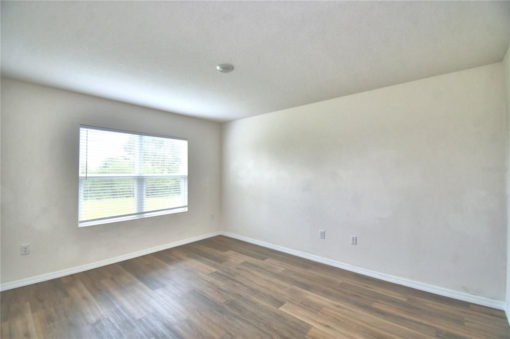 For Sale: $390,000 (4 beds, 2 baths, 1828 Square Feet)